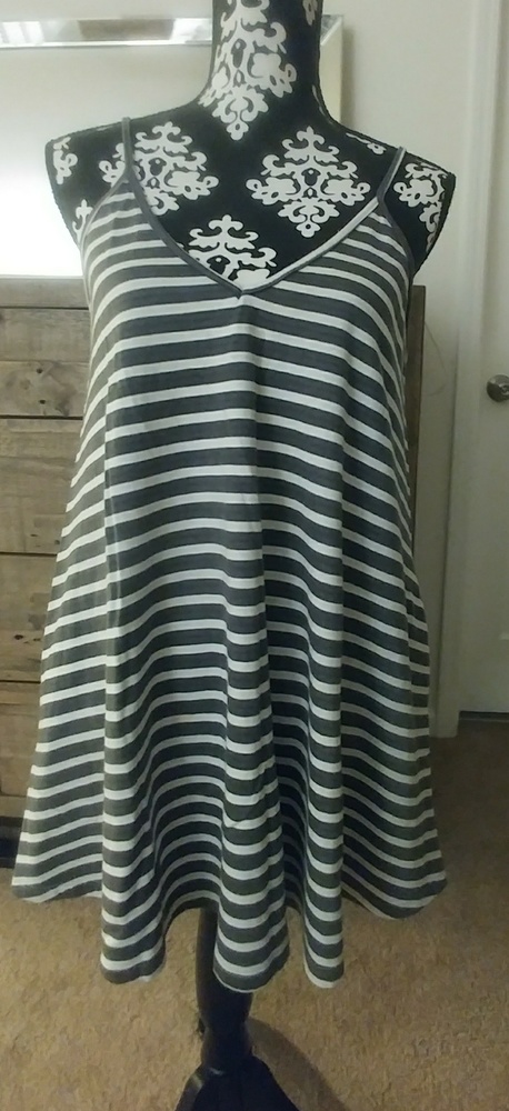 LOVERS + FRIENDS GRAY & WHITE STRIPED DRESS SMALL